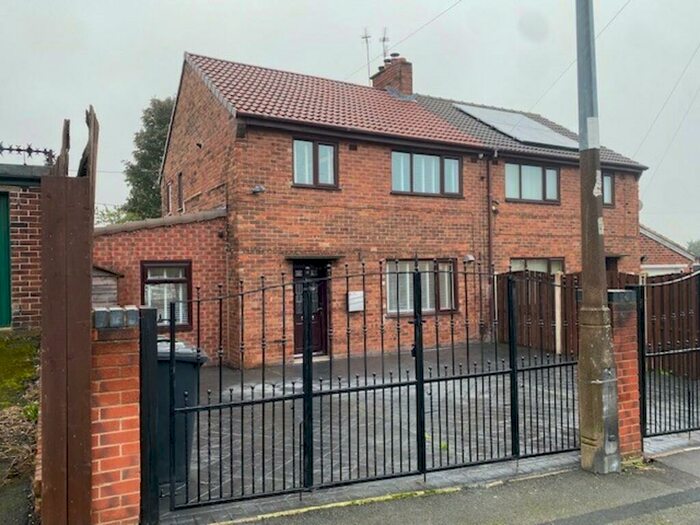 3 Bedroom Semi-Detached House To Rent In Pingles Crescent, Thrybergh, S65