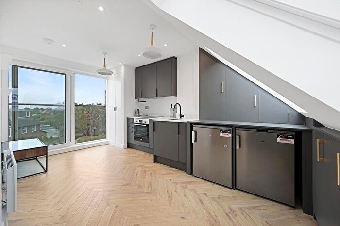 1 Bedroom Flat For Sale In Walton Way, Acton, W3