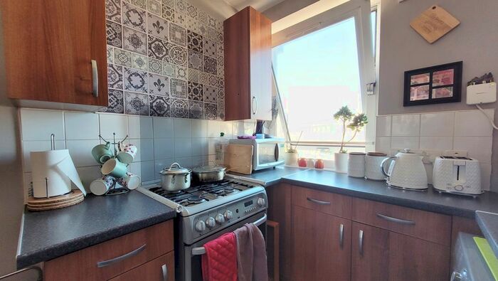 2 Bedroom Flat To Rent In Puteaux House, Mace Street, Bethnal Green, London, E2