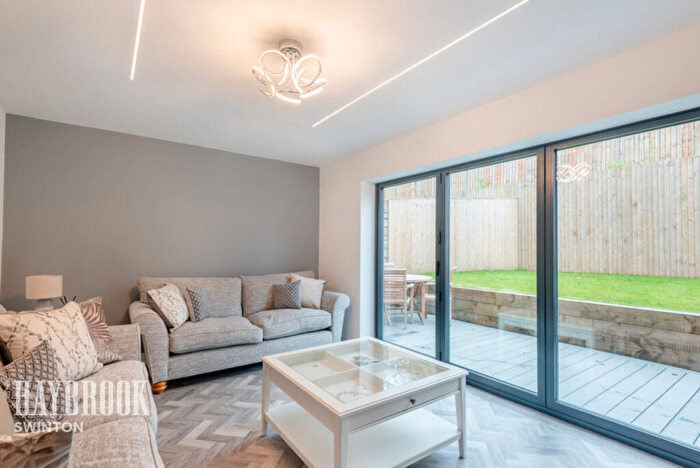 4 Bedroom Detached House For Sale In Station Road, Doncaster, DN12