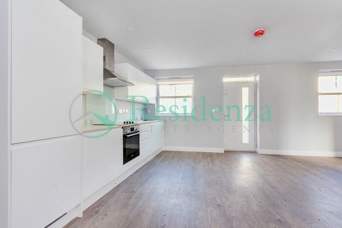 1 Bedroom Flat To Rent In Rialto Road, Mitcham, CR4