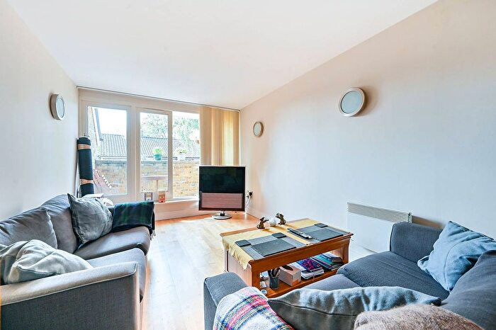 2 Bedroom Flat To Rent In Prince Of Wales Terrace, Turnham Green, London, W4