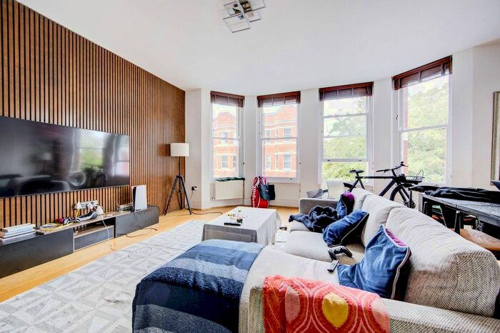 3 Bedroom Flat To Rent In Nevern Square, Earls Court, London, SW5