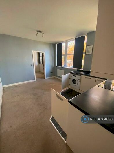 2 Bedroom Flat To Rent In Ravenscliffe Road, Kidsgrove, ST7