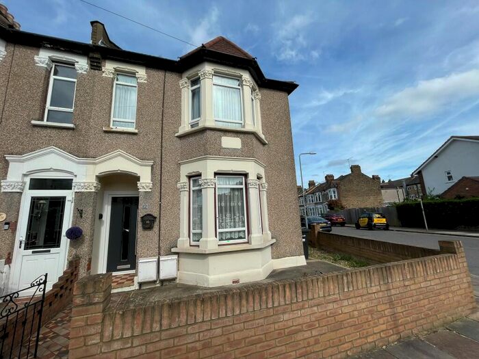 1 Bedroom Maisonette To Rent In Clarissa Road, Romford, London, RM6