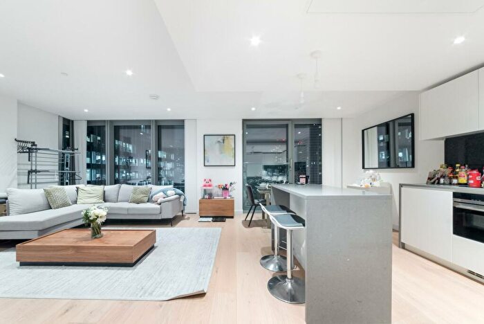 2 Bedroom Flat For Sale In Landmark Pinnacle, Canary Wharf, E14