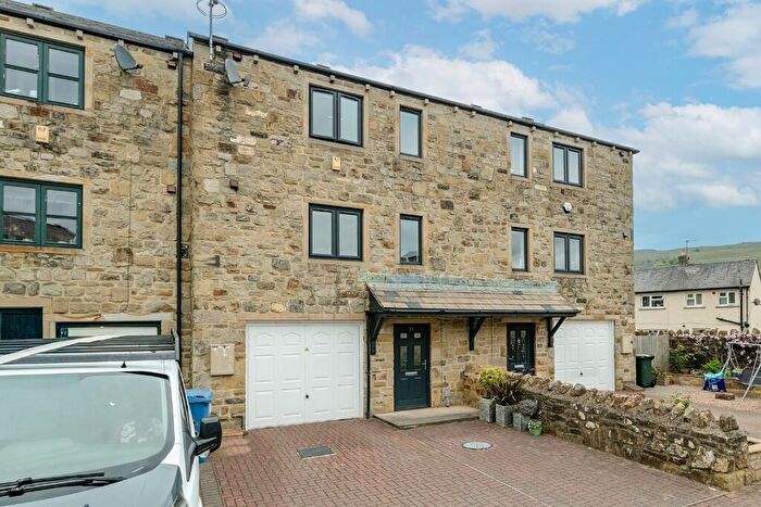 4 Bedroom Town House For Sale In Kings Mill Lane, Settle, North Yorkshire, BD24