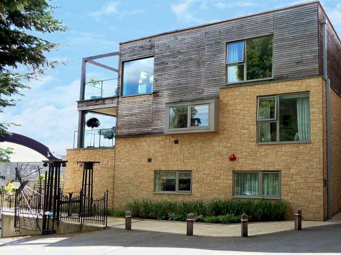 2 Bedroom Flat To Rent In Hitherbury Close, Guildford GU2