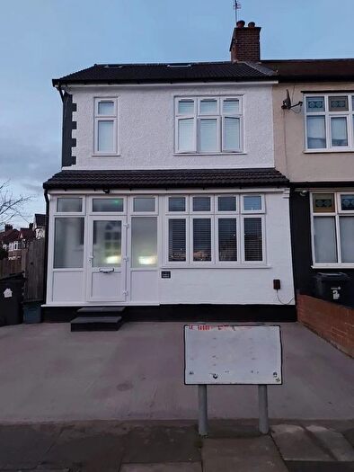 5 Bedroom End Of Terrace House To Rent In Florence Gardens, Romford, RM6