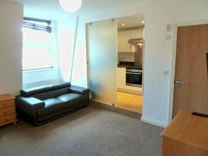 Studio To Rent In Whitefield Tce, Flat Greenbank Road, PL4