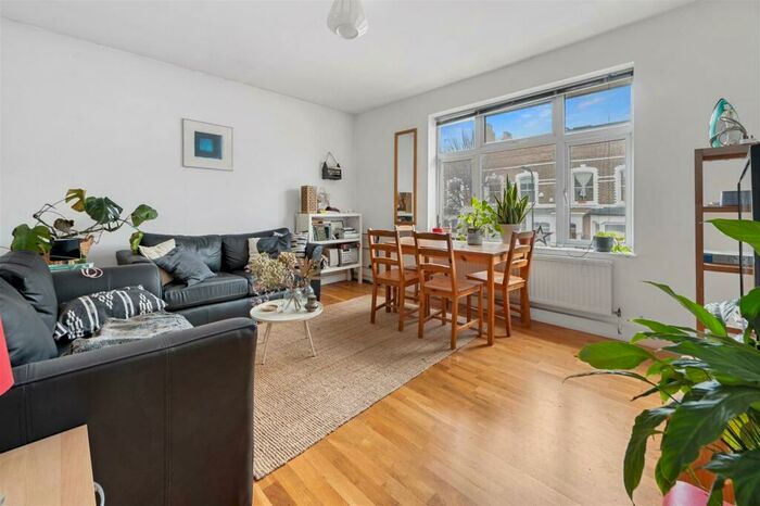 3 Bedroom Flat To Rent In Bayston Road, London, N16