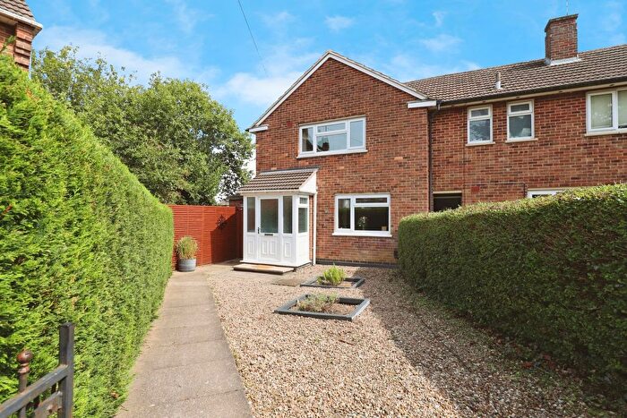 2 Bedroom End Of Terrace House For Sale In Queens Drive, Leicester, Leicestershire, LE19