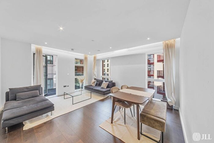 2 Bedroom Flat To Rent In Lexington Gardens, London, SW11