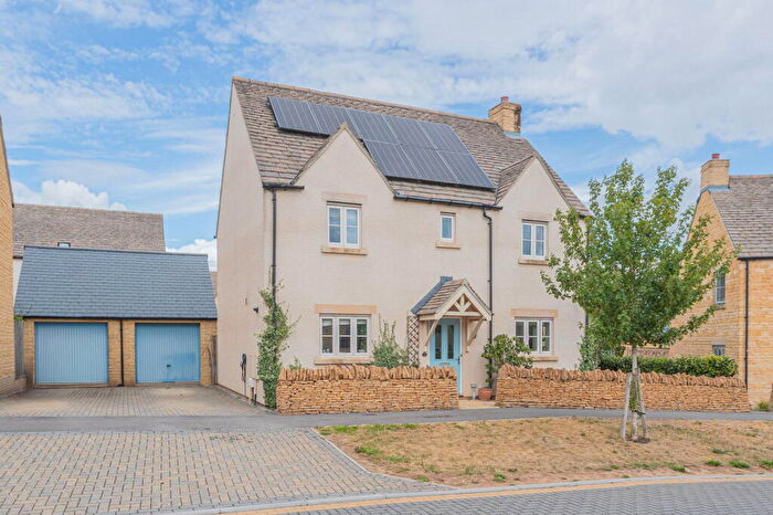 5 Bedroom Detached House For Sale In Jasmine Gardens, Tetbury, GL8