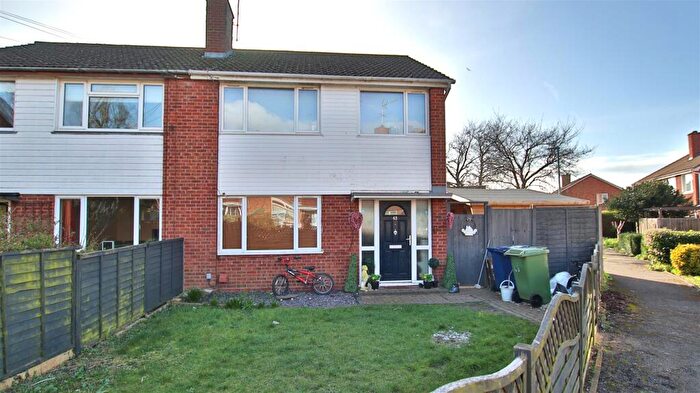 3 Bedroom House For Sale In Churchill Grove, Tewkesbury, GL20