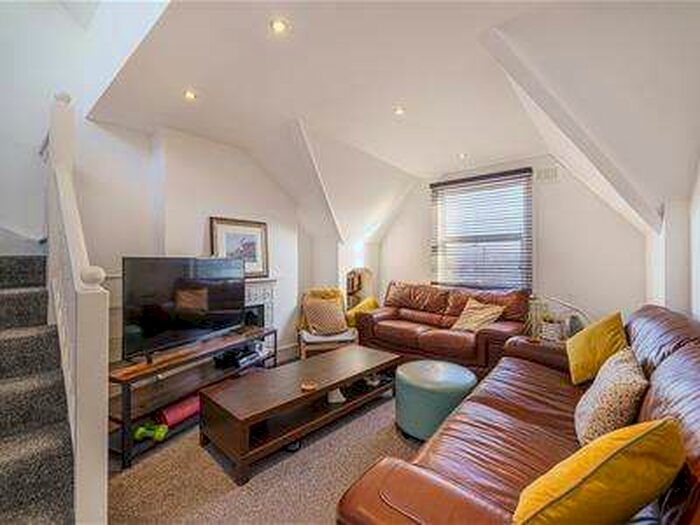 3 Bedroom Flat To Rent In Knights Hill, West Norwood, SE27