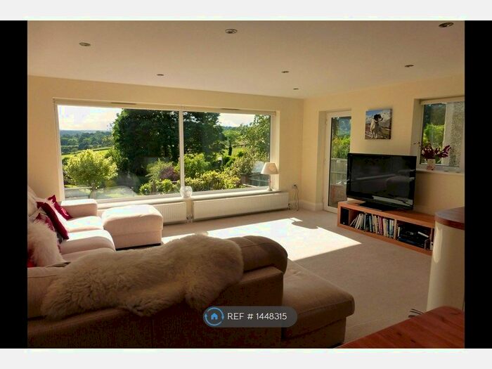 3 Bedroom Semi-Detached House To Rent In Cartledge Lane, Dronfield, S18