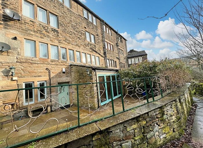2 Bedroom Terraced House For Sale In Woodhead Road, Holmfirth, HD9