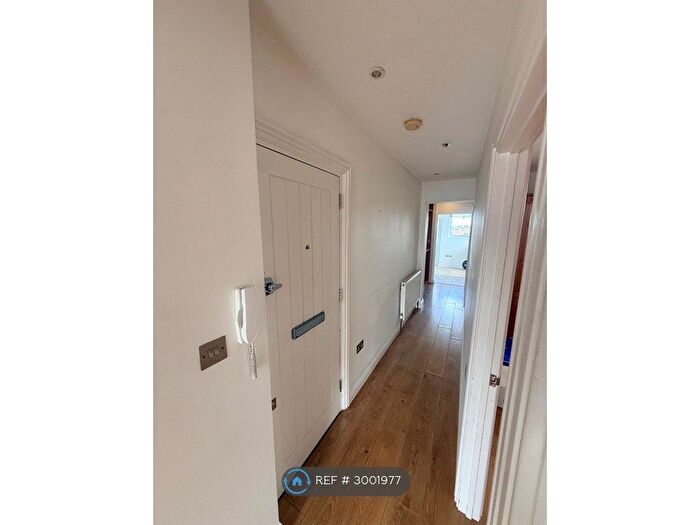2 Bedroom Flat To Rent In Cheam, Sutton, SM3
