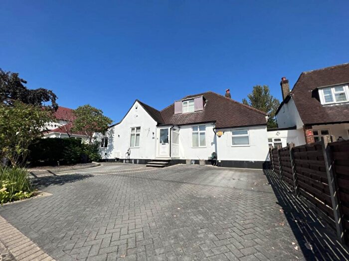 5 Bedroom House To Rent In Hillside Road, Northwood, HA6