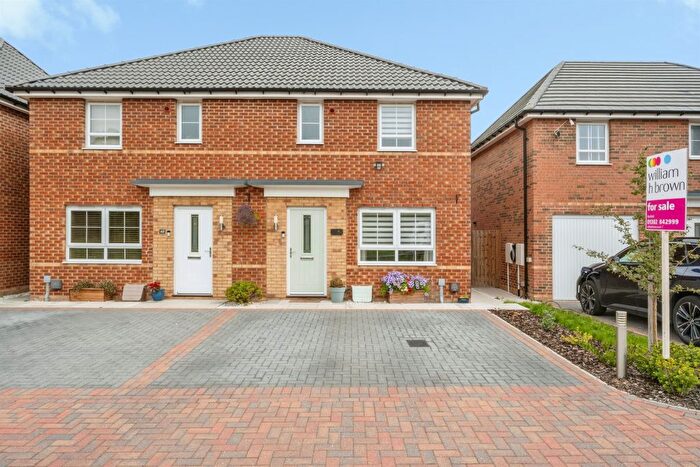 3 Bedroom Semi Detached House For Sale In Farmhouse Drive, Hatfield, Doncaster, DN7
