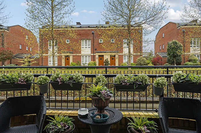 2 Bedroom Flat For Sale In Fraser Gardens, Winchester, Hampshire, SO22