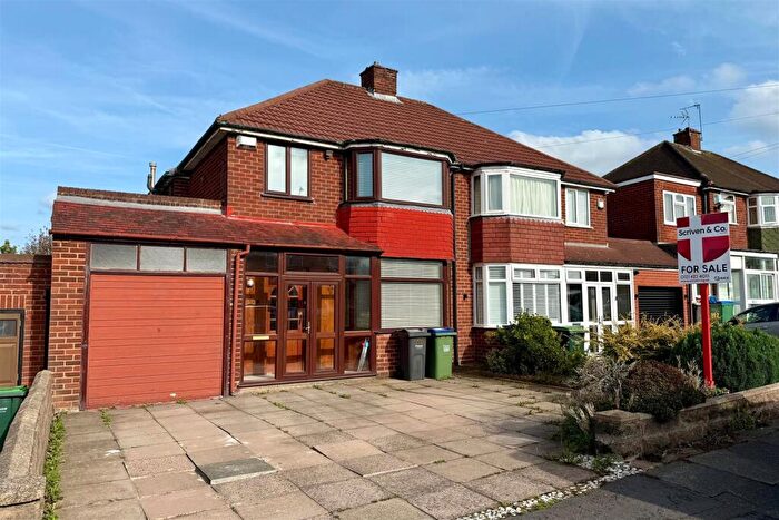 3 Bedroom Semi Detached House For Sale In Apsley Road, Oldbury, West Midlands, B68