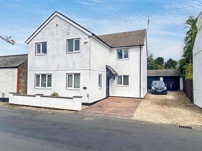 4 Bedroom Detached House For Sale In Highworth Road, South Marston, Swindon, SN3