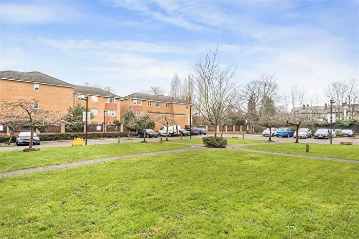 2 Bedroom Flat For Sale In Holyhead Mews, Cippenham, Slough, SL1