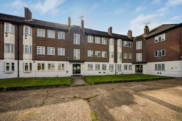 2 Bedroom Flat To Rent In Great West Road, Osterley, Isleworth, TW7