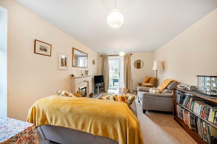 2 Bedroom Retirement Property For Sale In Lower Turk Street, Alton, Hampshire, GU34