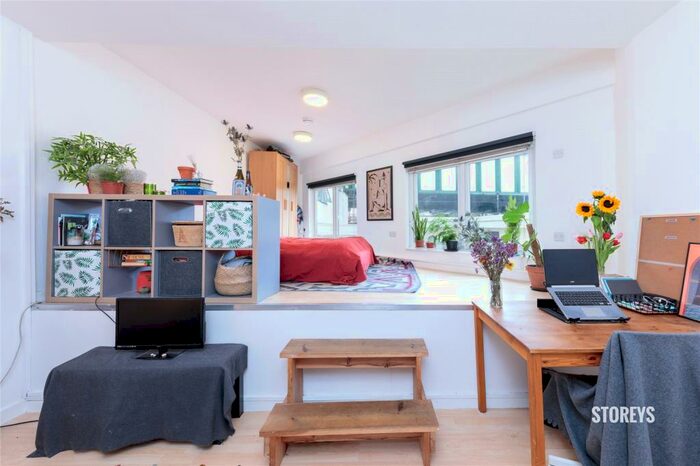 3 Bedroom Duplex To Rent In Cambridge Heath Road, Bethnal Green, London, E2