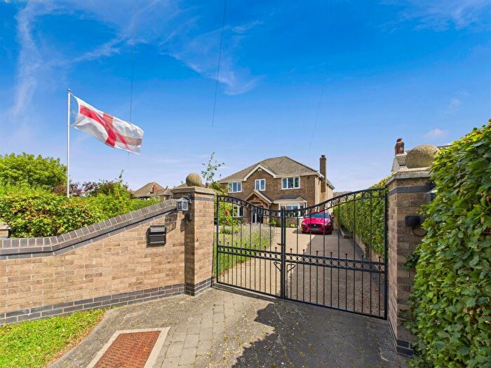 4 Bedroom Detached House For Sale In Holton Road, Tetney, Grimsby, DN36