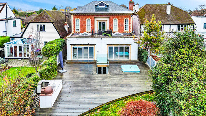 6 Bedroom Detached House For Sale In Woodside, Leigh-on-sea, SS9