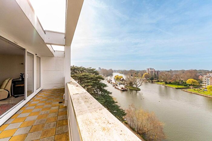 3 Bedroom Flat For Sale In Albany Park Road, North Kingston, Kingston Upon Thames, KT2