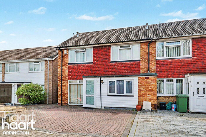 3 Bedroom End Of Terrace House For Sale In Tilbury Close, Orpington, BR5