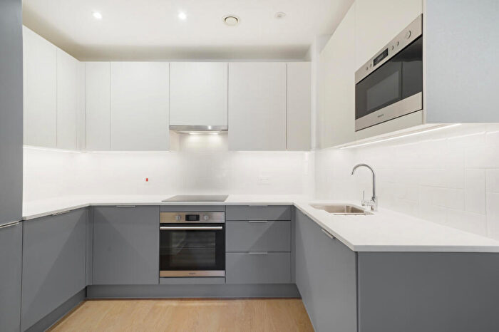 2 Bedroom Apartment To Rent In Guild Point, B5