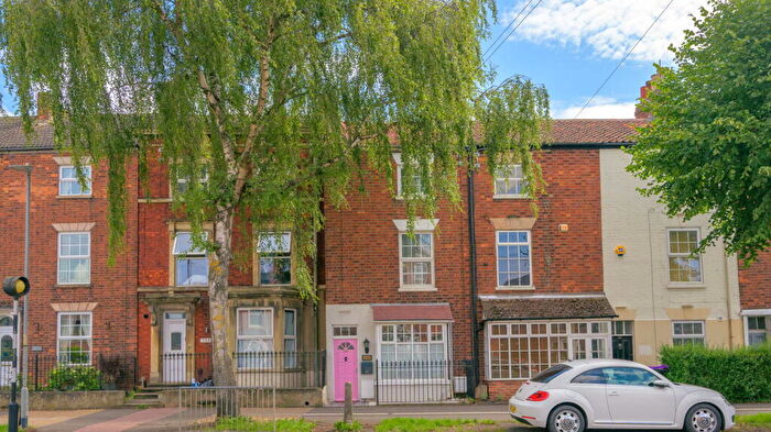 4 Bedroom Terraced House For Sale In North Parade In Grantham, NG31