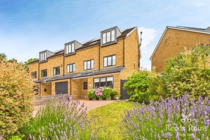 4 Bedroom End Of Terrace House For Sale In Roundhill Green, Gomersal, Cleckheaton, West Yorkshire, BD19