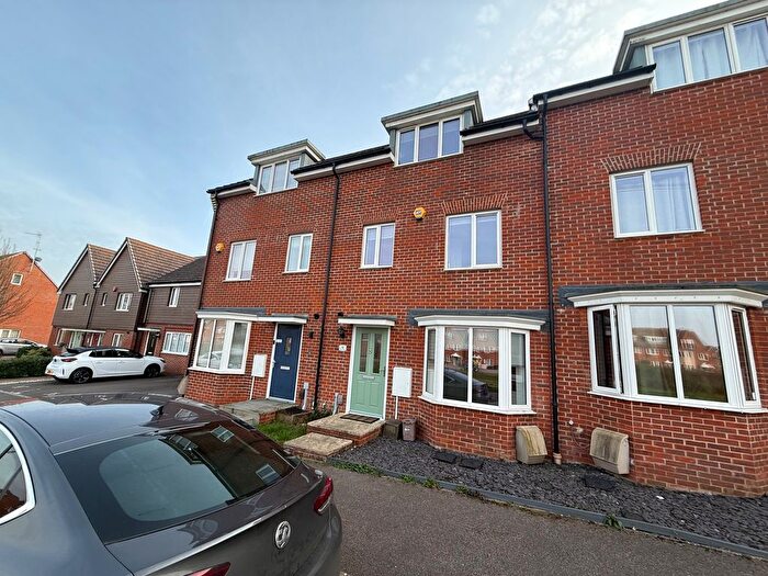 4 Bedroom Town House To Rent In Goshawk Green, Leighton Buzzard, LU7
