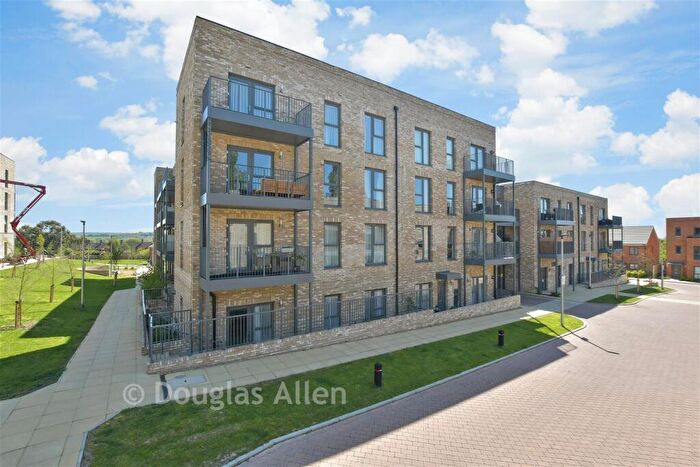 2 Bedroom Flat For Sale In Luctons Close, Loughton, Essex, IG10