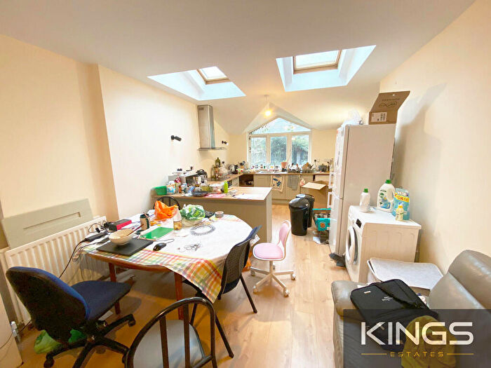 6 Bedroom Semi-Detached House To Rent In Ripstone Gardens, Southampton, SO17