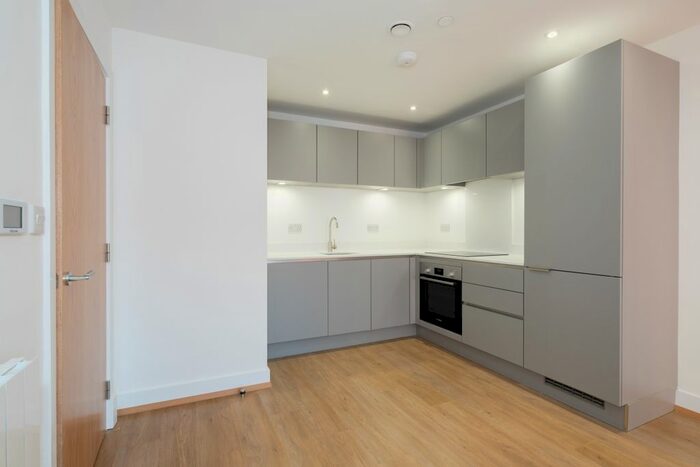 1 Bedroom Flat To Rent In Well Farm Road, Whyteleafe, CR3