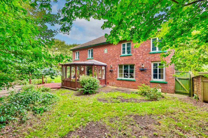 4 Bedroom Detached House For Sale In East Bank Road, Sunk Island, Hull, HU12