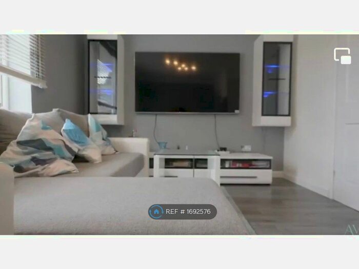 3 Bedroom Semi-Detached House To Rent In Xxx, Walsall, WS3