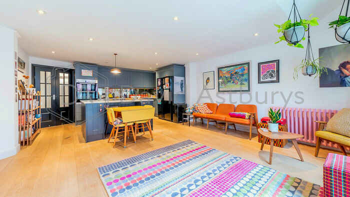 3 Bedroom Apartment To Rent In Mayfield Road, Crouch End, London, N8