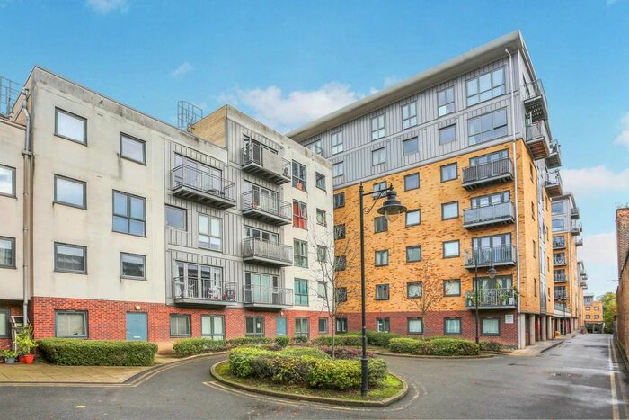 2 Bedroom Flat To Rent In Thomasfyre Drive, Bow, E3