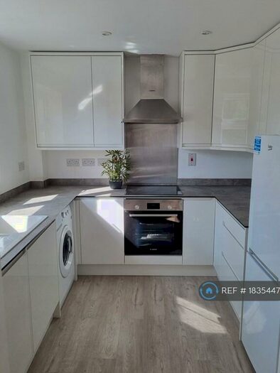 2 Bedroom Flat To Rent In Gray Court, Stevenage, SG1