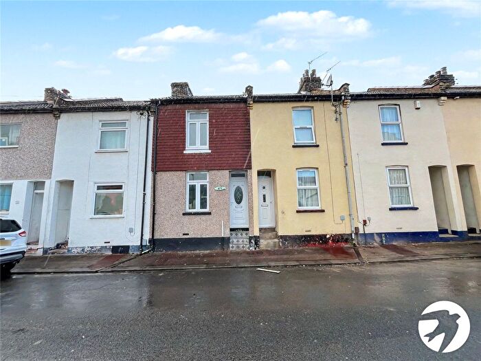 3 Bedroom Terraced House To Rent In Chamberlain Road, Chatham, Kent, ME4