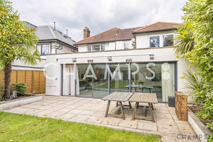4 Bedroom Country House To Rent In London, SW15